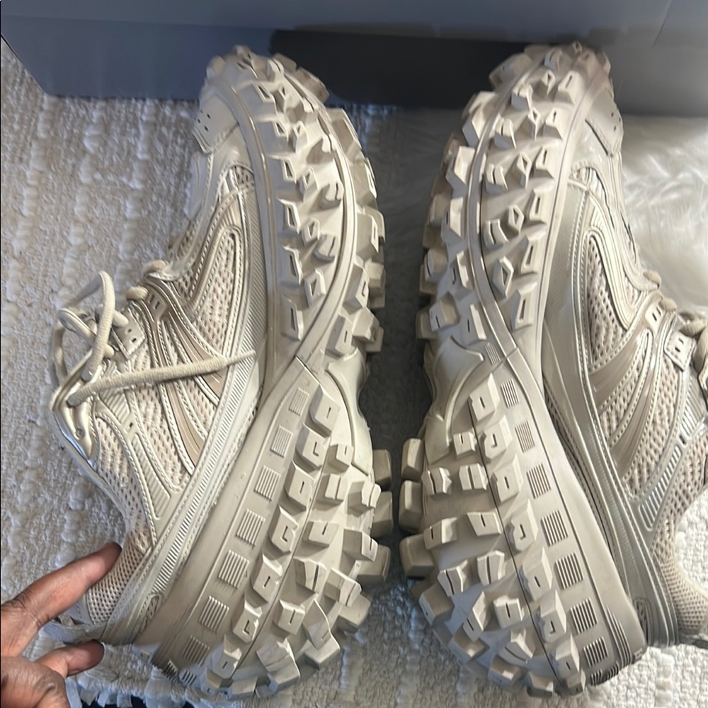 Balenciaga Bouncer Sneakers Men’s Size EU-42 US-8 Beige Athletic Shoes - Picture 13 of 16